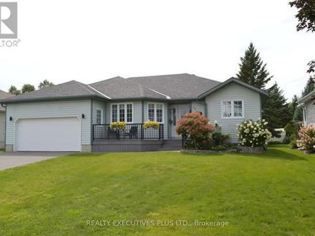 11 Grove Street, South Dundas, ON, L8N 1P4 house for sale | Listing ID X13700 | Royal LePage