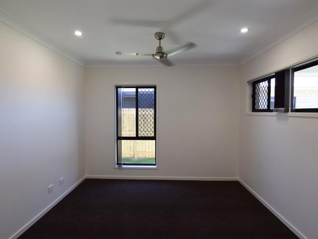 11 Graduate ParadeNorman Gardens QLD 4701, Australia