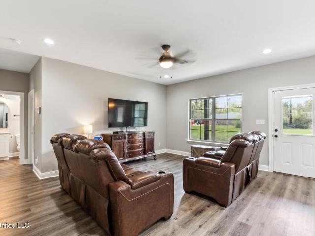11 Hammock Road