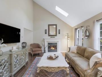 11 Hampton Ct