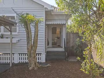 11 Haig Street, WYNNUM WEST, QLD 4178 House for Rent