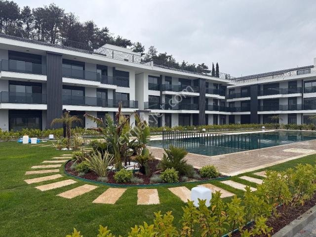 1+1 Havuzlu Sitede Satılık