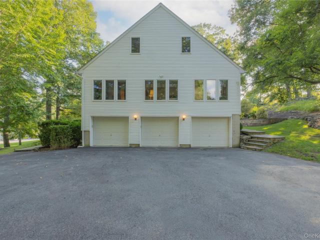 11 Hawk Nest Road