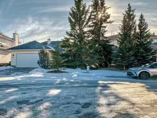 11 Hawkmount Heights Nw, Calgary, AB, T3G 3S4 house for sale.