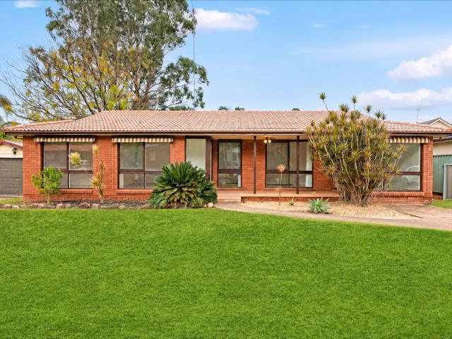 11 Henderson Cres, Jamisontown NSW 2750