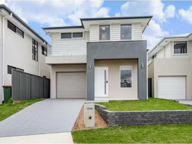 11. Hedgewood Drive, Box Hill House for rent Listed by Siu g.