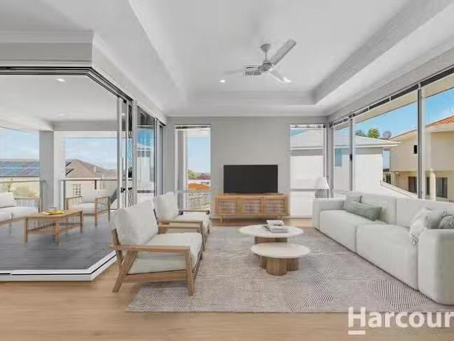 11 Hermite Rise, Sorrento, WA 6020
