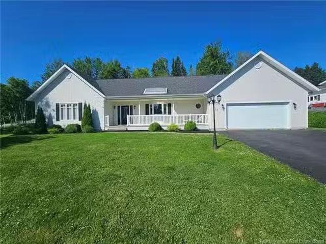 11 Hughes Cres, Grand Sault/Grand Falls, NB, E3Z 2V4 house f.