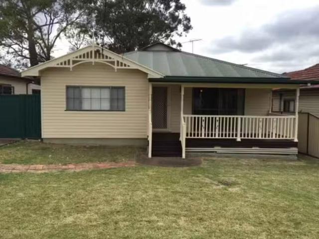 11 Jewelsford Road, Wentworthville House for rent Listed by L.