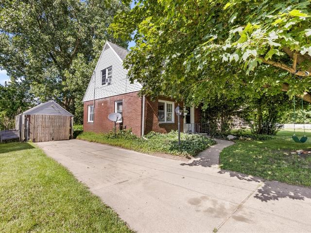11 John R Street