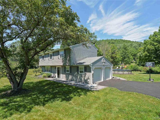 11 Kenneth Drive