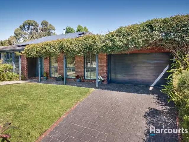 11 Kennington Park Drive, ENDEAVOUR HILLS, VIC 3802 House fo.