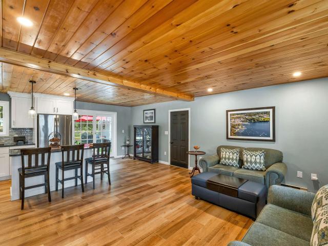 11 Knoll Road