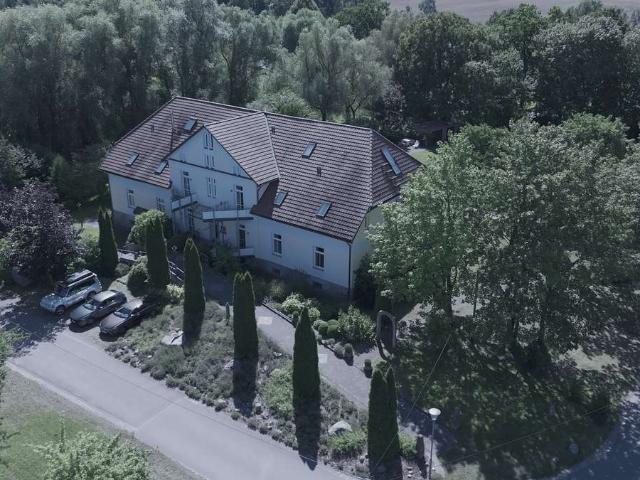 # 11 Landgraf im Herrenhaus * Groß Plasten OT Carolinenhof * Eigenbedarf oder Invest