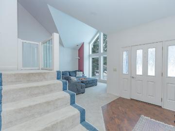 11 Lakeside Lane