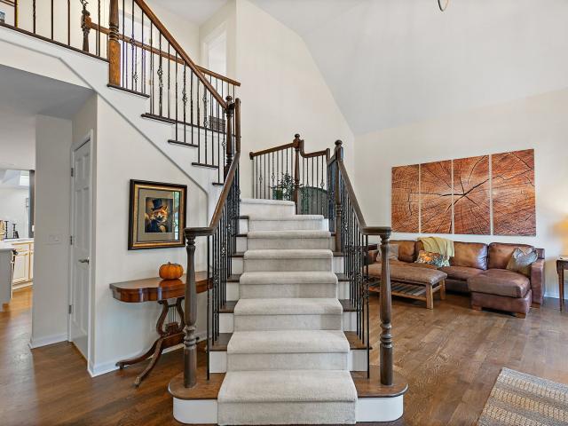 11 Lakeridge Court