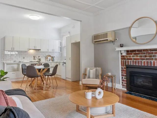 11 Larritt Street