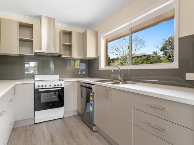 11 Laurinda Crescent, SPRINGWOOD, QLD 4127
