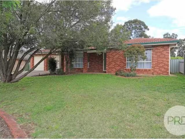 11 Lavender Place, Lake Albert House for rent Listed by Leasi.