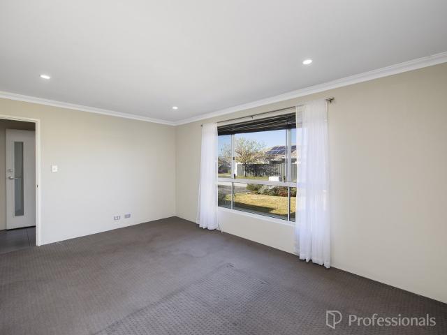 11 Laylock AvenueAveley WA 6069, Australia