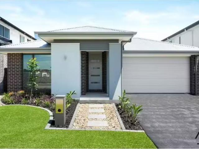 11 Lehany Cct, Oran Park House for rent Listed by Ross Di Can.