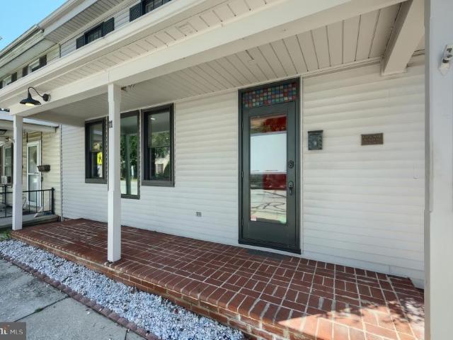 11 Lincoln Way E