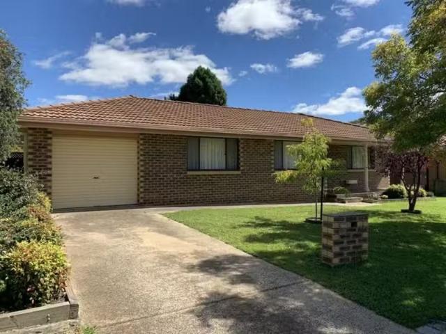 11 Lonsdale Street, ARMIDALE House for rent Listed by Ashley.