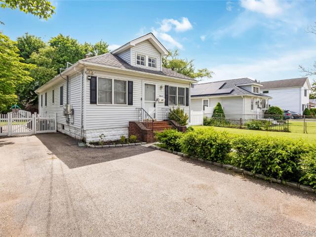 11 Locust Avenue E
