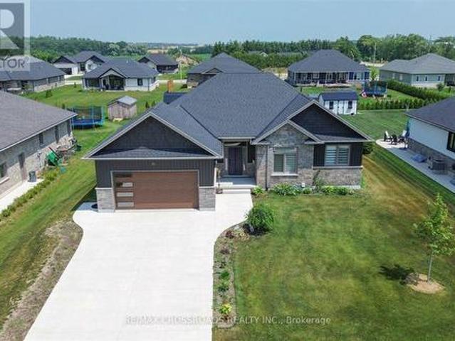 11 Mctavish Crescent, Huron Kinloss, ON, N0G 2R0 house for lease | Listing ID X13641 | Royal LePage