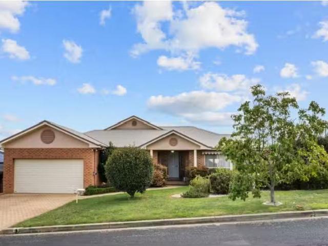 11 Magnolia Way, Orange House for rent Listed by Dearne Yegho.