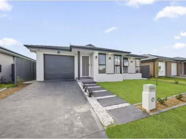11 Mahoney Street, LOCHINVAR House for rent Listed by Tom Cro.