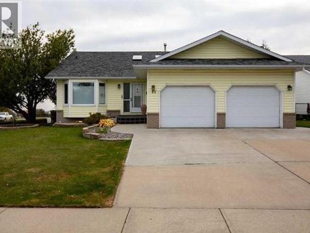 11 Maple Place, Crossfield, AB, T0M 0S0 house for sale | Listing ID A2347 | Royal LePage