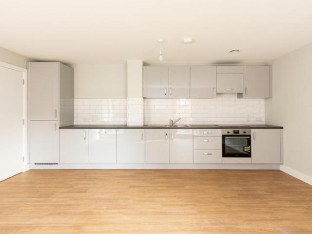 Purl House, 11 Market Street Newbury. 1 bed flat to rent £1,300 pcm £300 pw
