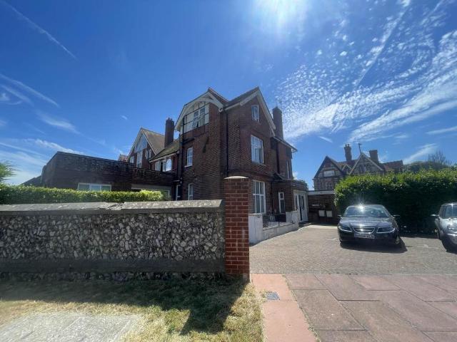 11 Meads Road, Eastbourne, East Sussex 1 bed flat to rent £900 pcm £208 pw