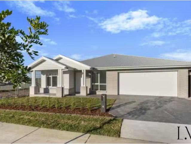 11 Melton Close, Farley Townhouse for rent Listed by Carmen F.