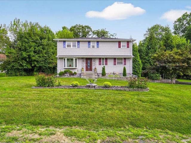 11 Merriewold Lane N
