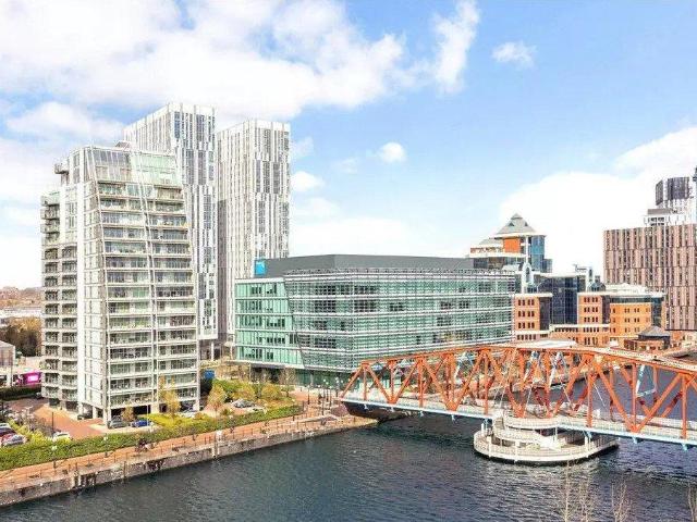 11 Michigan Avenue, Salford Quays M50 1 bed apartment to rent £925 pcm £213 pw