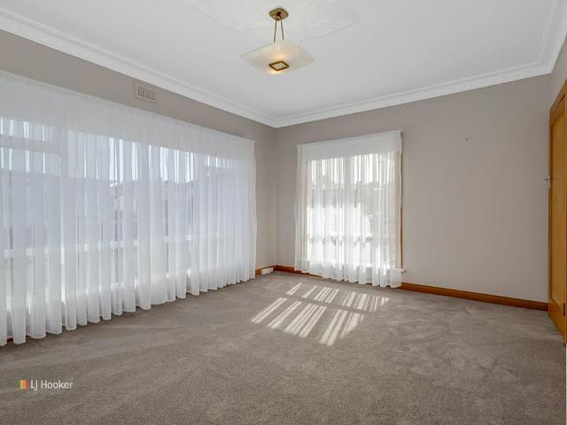 11 Murfet Crescent, Devonport
