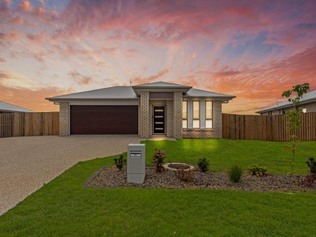 11 North Lakes Circuit, Burrum Heads $600 per week!