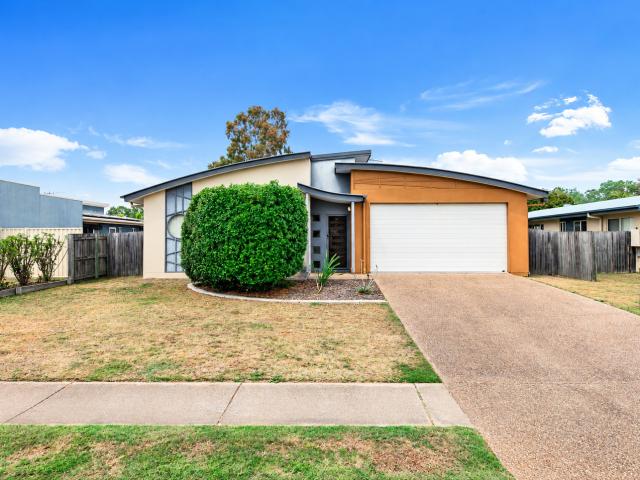 11 Northshore Avenue, TOOGOOM, QLD 4655