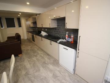 11 Norwood Terrace, Hyde Park, Leeds LS6 6 bed terraced house to rent £3,510 pcm £810 pw