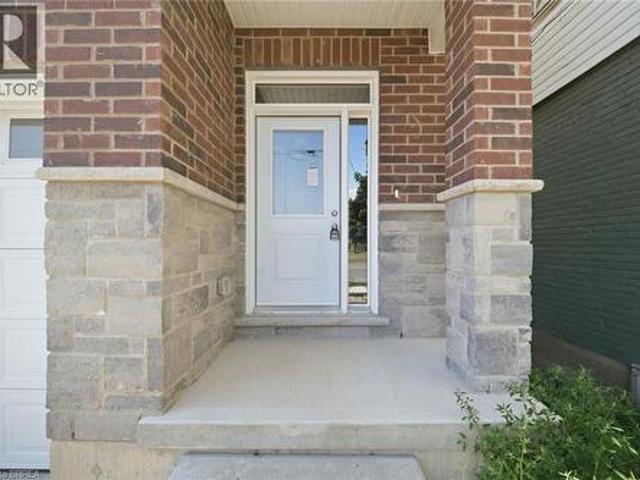 11 Ontario Street, Brantford, ON, N3S 2B7 house for sale | Listing ID 40865 | Royal LePage