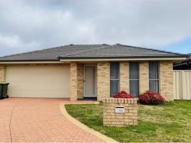 11 Onyx Place, Orange House for rent Listed by Jane Cook of J.