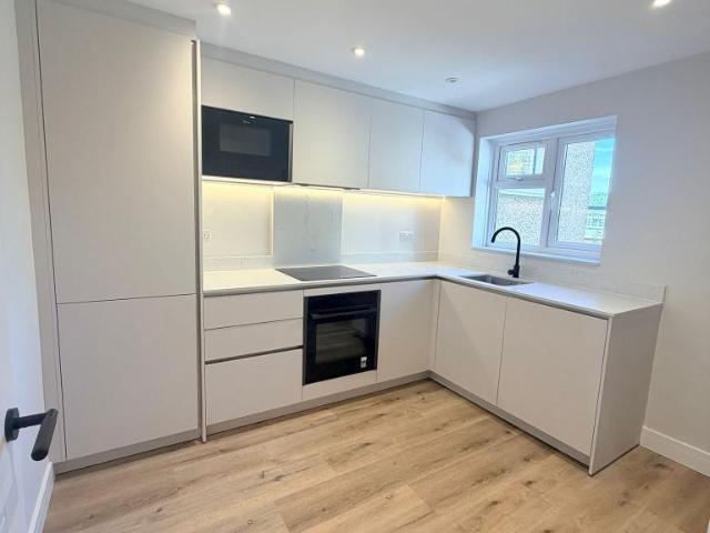 11 Otterburn House, 10 Bromley Road. 2 bed flat to rent £2,080 pcm £480 pw