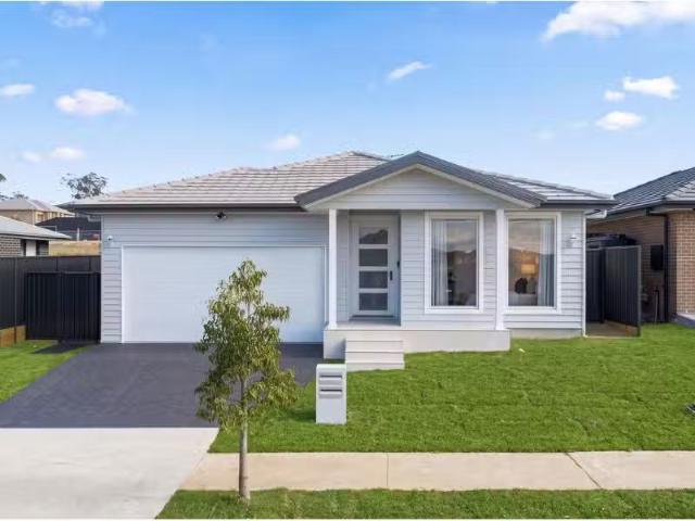 11 Parsons Street, Tahmoor House for rent Listed by Angelena.