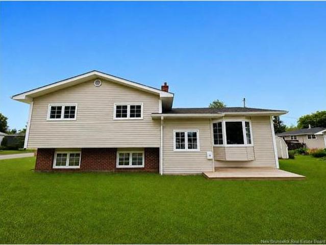 11 Pembroke Cres, Riverview, NB, E1B 3Z9 house for sale | Listing ID NB145732 | Royal LePage