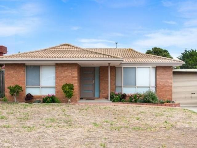 11 Peppermint Grove, Meadow Heights