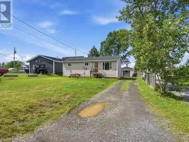 11 Pine Crescent, Birchy Bay, NL, A0G 1E0 house for sale Li.