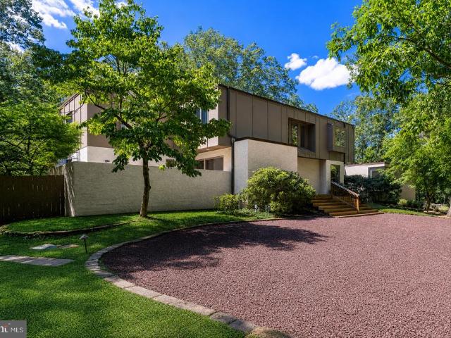 11 Pinecrest Drive