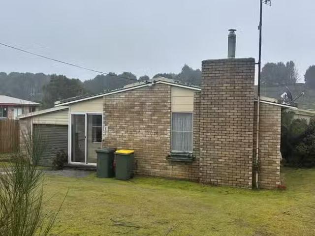 11 Que Street, WARATAH, TAS 7321 House for Rent